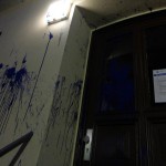 Grüne Senatsmitglieder mit Farbe besucht