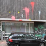 Farbe und Steine gegen SPD-Büro