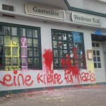 Farbflaschen gegen rechte Kneipe