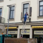 Farbflaschen gegen AfD-Büro