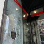 Scheiben von Sparkasse eingeworfen