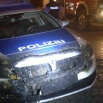 Streifenwagen angezündet