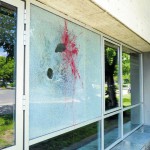 Farbe und Steine gegen Meistersingerhalle