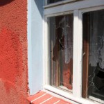 Steine und Farbe gegen AfD-Veranstaltungsort
