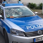 Drei Streifenwagen beschädigt