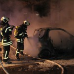 Auto von rechtem abgefackelt