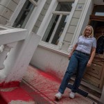 Farbe gegen Haus von Andrea Konorza (Alfa)