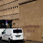 Farbe und Steine gegen Aachener Ausländeramt