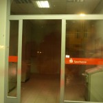 Farbe in Sparkassen versprüht