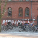 Steine gegen Polizeiwache