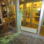 Steine und Farbe gegen Amtsgericht