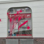 Farbe gegen NPD-Büro