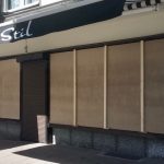 Eingeschlagene Scheiben bei Weinbar "Feinstil"