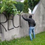 Farbe gegen AfD-Funktionär*innen
