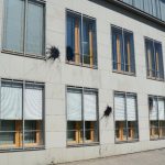 Bitumen und Steine gegen Haus der Deutschen Wirtschaft