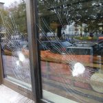 Scheiben bei Hotel Orania beschädigt
