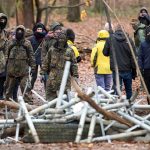 Barrikaden, Trafostation angezündet und Steine gegen Polizei