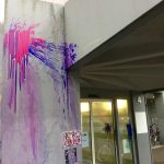 Farbe gegen geplantes Abschiebezentrum