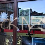 Scheiben bei Büro der Deutschen Burschenschaft beschädigt