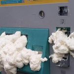 Fahrkartenautomaten beschädigt