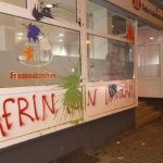 Farbe und Steine gegen DITIB