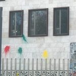 Farbflaschen gegen Türkische Botschaft
