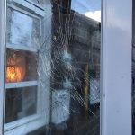Farbe in und Glasbruch an AfD-Veranstaltungsort