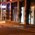 Bitumen und Steine gegen Polizeiwache