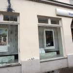 Glasbruch und Farbe bei Filialen von Deutsche Bank, Commerzbank und Allianz