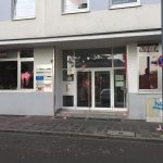 Farbe gegen AfD-Büro und Veranstaltungsort