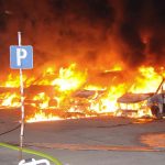 Autos der Telekom, Deutschen Bahn und Funkmast von Vodafone angezündet