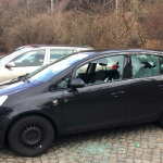 Auto von rechtem beschädigt