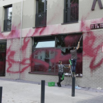 Farbe und Steine gegen "Campus Viva II"