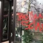 Glasbruch bei Fastfood-Lieferservice, Yuppiekneipe und Allianz-Filiale