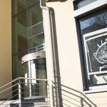 Glasbruch an Bürogebäude von Sopra Steria Group SA