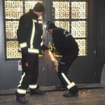 Farbe, Steine und Feuer gegen Amazon