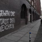 Farbe und Glasbruch gegen Zalando-Zentrale