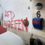 Farbe gegen Haus und Auto von Carola Wolle (AfD)