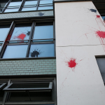 Farbe gegen Student*innenwohnungen "Neon Wood"