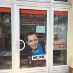 Steine gegen Büro der Partei „Die Linke“