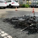 Zwei Telekom-Autos abgefackelt