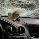 Auto vor Haus von Burschenschaft beschädigt