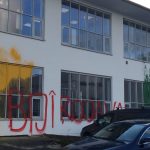 Farbe gegen Rheinmetall-Büro