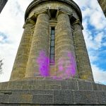 Farbe gegen Burschenschaftsdenkmal