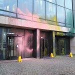 Farbanschlag auf Mercedes-Benz-Bank