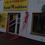 Farbe gegen Laden von AfD-Politiker