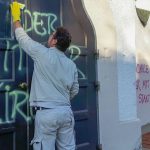 Vier Kirchen mit Parolen besprüht
