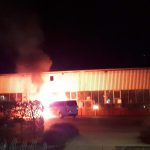 Farbe und Feuer gegen Freikirche TOS