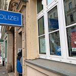 Scheiben an Polizeiwache eingeschlagen