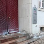 Feuer an Tür von Amtsgericht